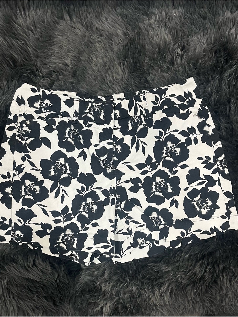 WHBM Womens Black and White Floral Shorts Size 6